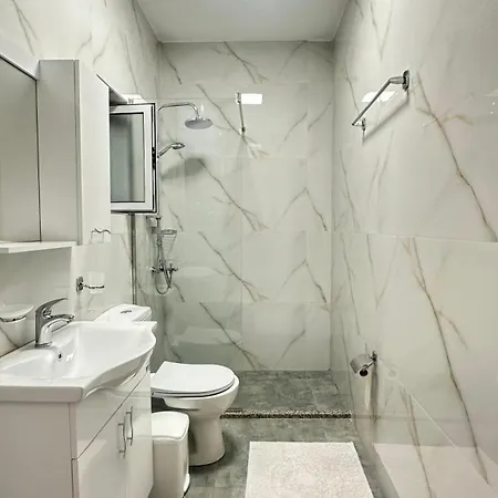 Willa Duplex Up To 10 Guests 2 Baths & Kitchen Tirana